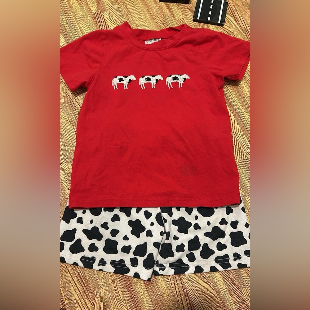 French Knot Cow T-Shirt and Shorts Set